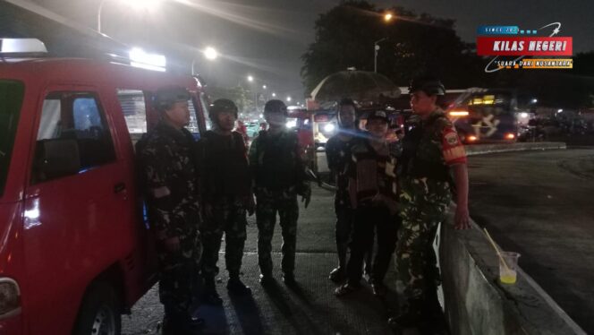 
Patroli Malam Babinsa Pulogadung Bersama Warga, Perkuat Keamanan dan Kekompakan Lingkungan